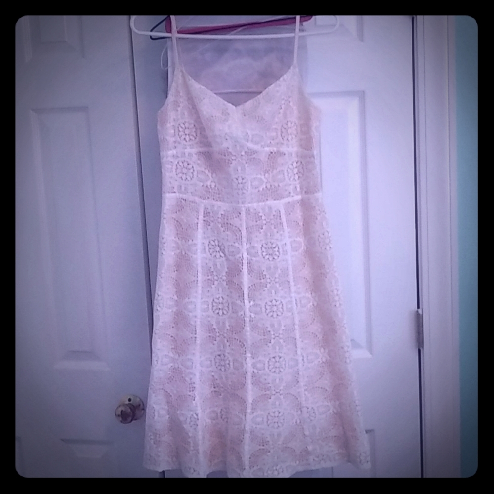 Ann Taylor white and cream Lace Dress sz 2